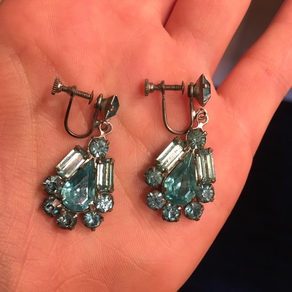Vintage blue jeweled clip on earrings - Picture 3 of 3